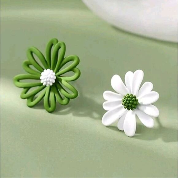 3 For 26 -  Flower Mismatched Stud Earrings - Picture 1 of 4
